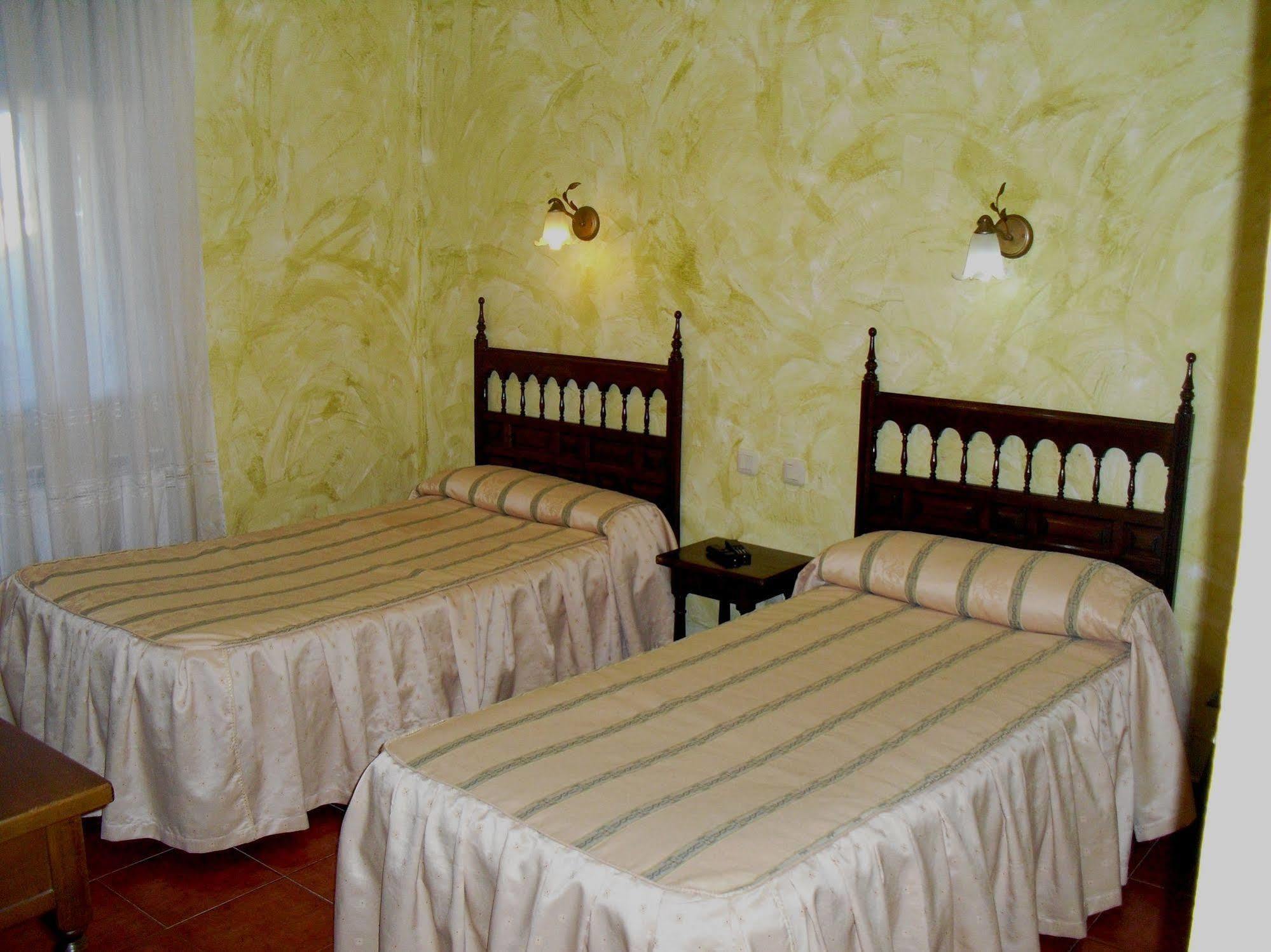 Hostal Bellas Ávila Exterior photo